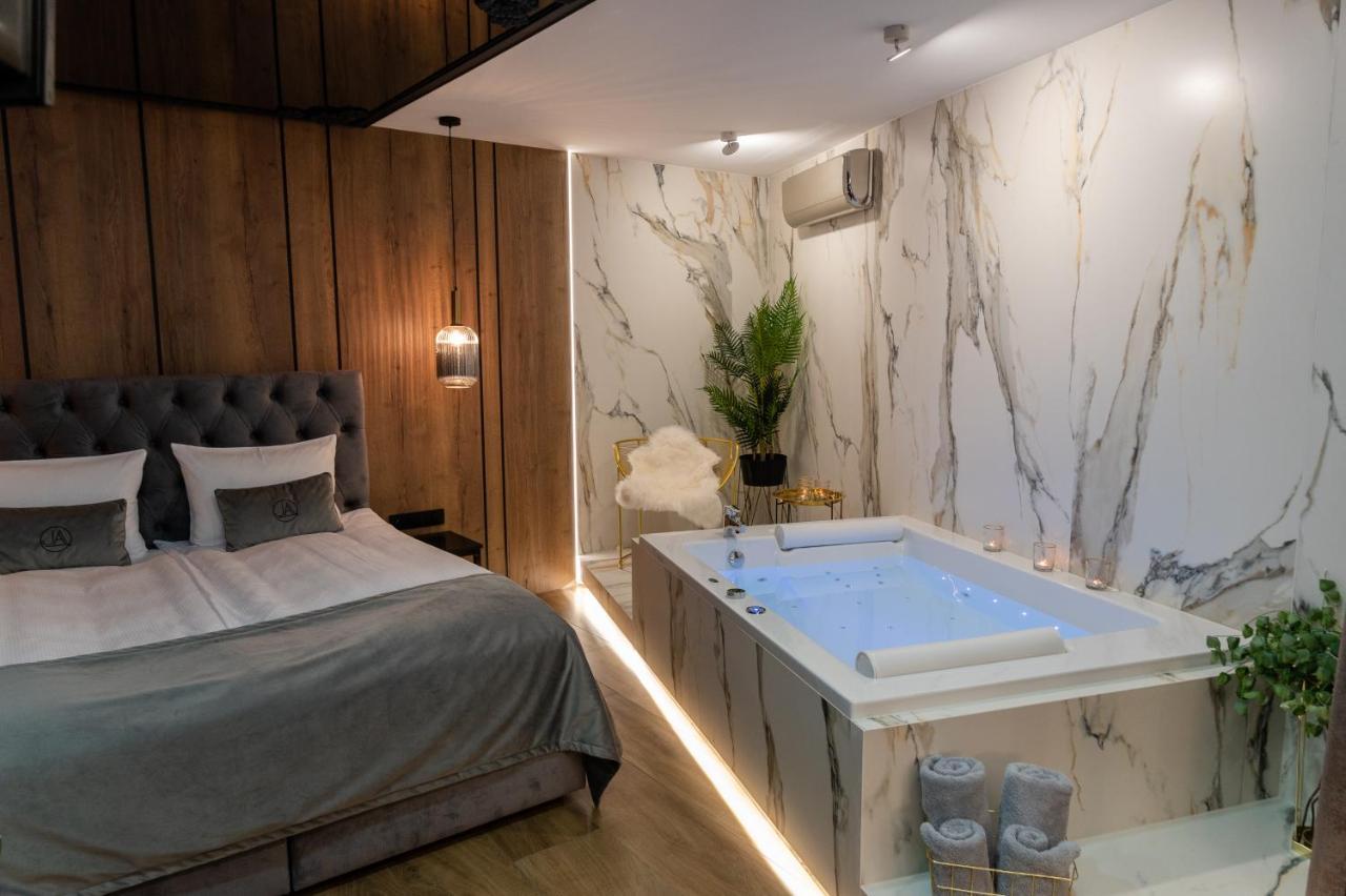 קרקוב Jacuzzi Apartment Main Square מראה חיצוני תמונה