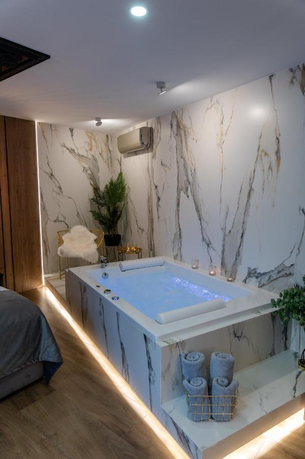 קרקוב Jacuzzi Apartment Main Square מראה חיצוני תמונה